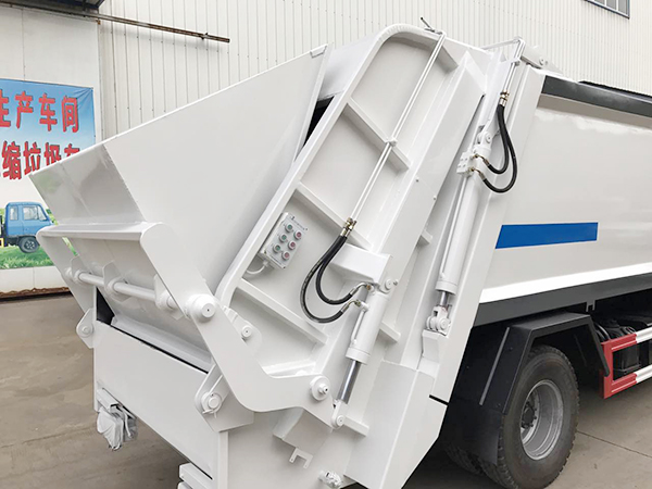 東風(fēng)多利卡壓縮垃圾車8方