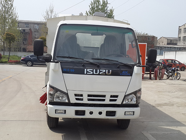 五十鈴掃路車（1.5方水罐，4方塵罐）
