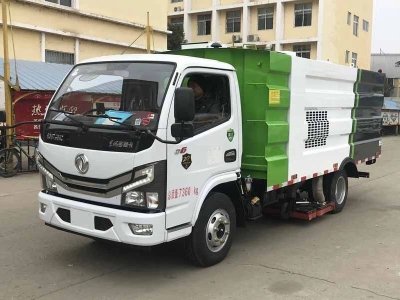 東風(fēng)小多利卡吸塵車（1方水罐4方塵罐）