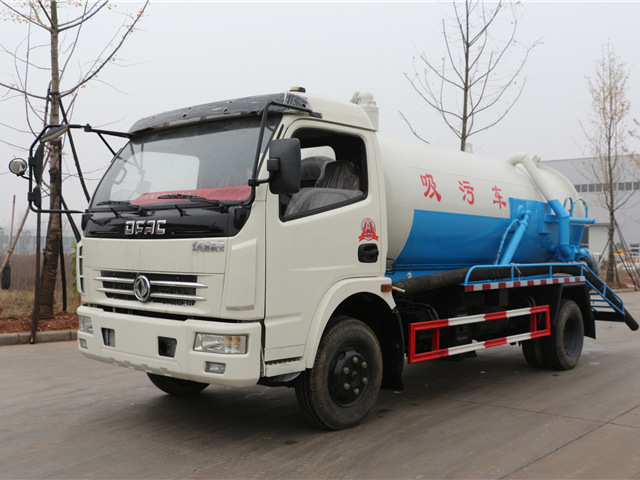 東風多利卡8方吸污車