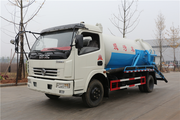 東風(fēng)多利卡8方吸污車