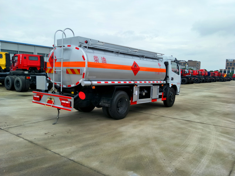 東風(fēng)8噸油罐車