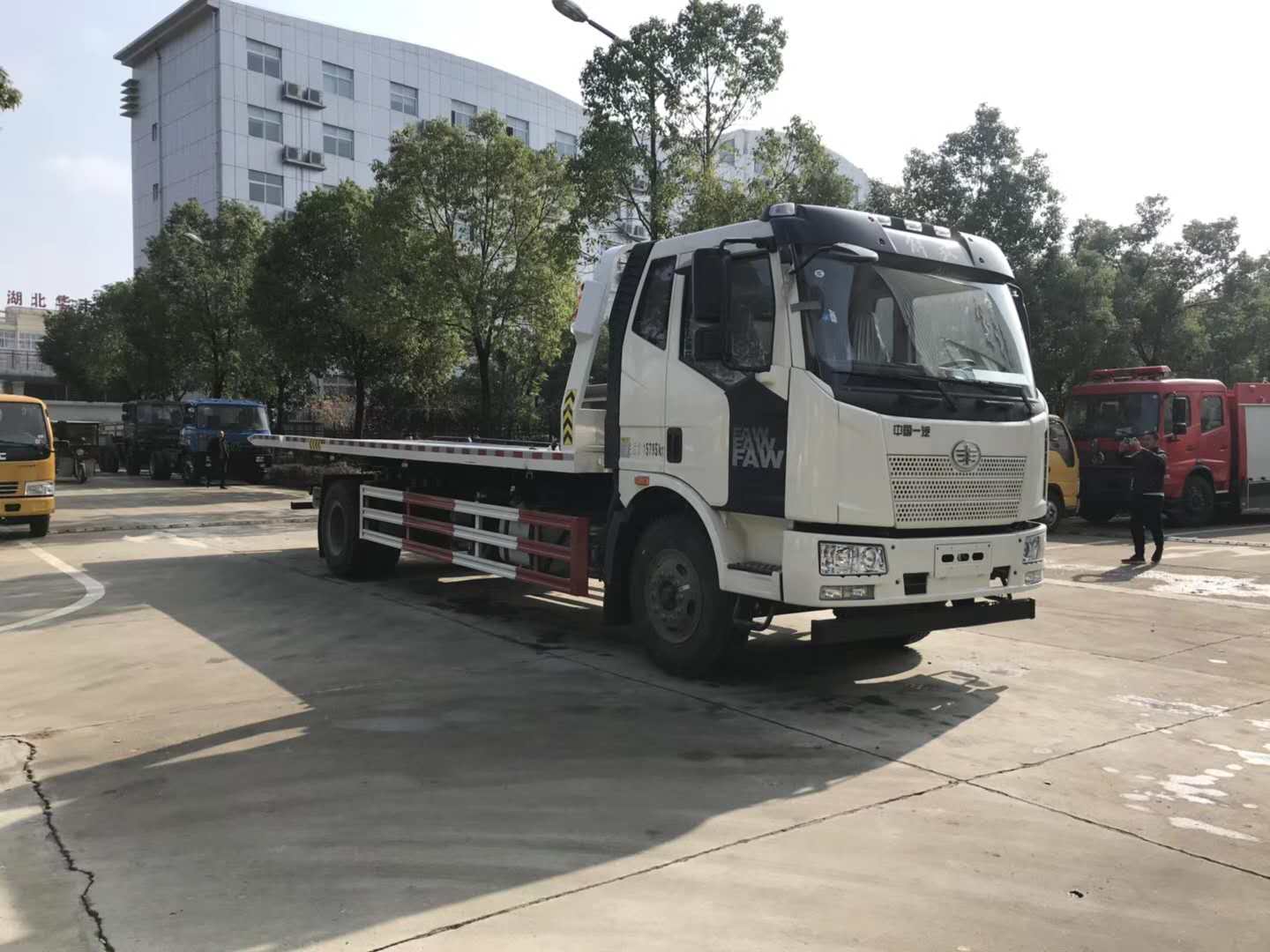 解放J6重型清障車(5800軸距)