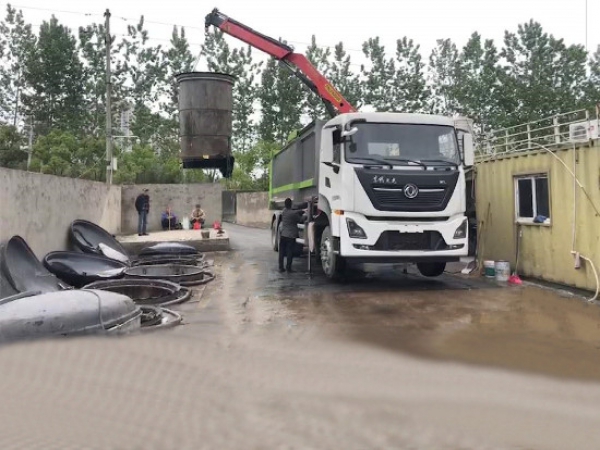 東風(fēng)天龍國(guó)六12方吊裝壓縮式垃圾車