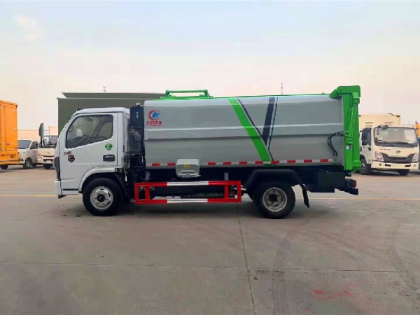 東風(fēng)小多利卡國六7方側(cè)裝垃圾車