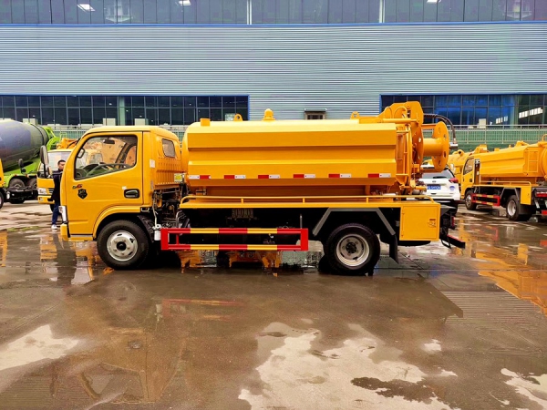 東風(fēng)D6多利卡2水4塵 6方清洗吸污車(國六)