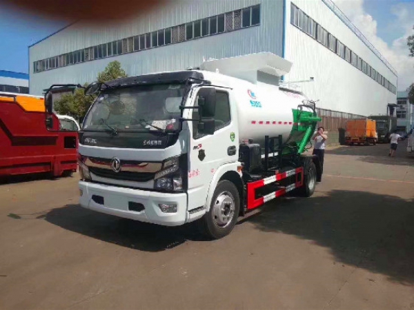 東風多利卡國六8方（圓罐）餐廚垃圾車