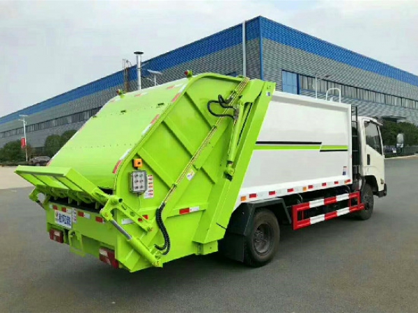 江鈴凱銳國(guó)六8方壓縮式垃圾車(chē)