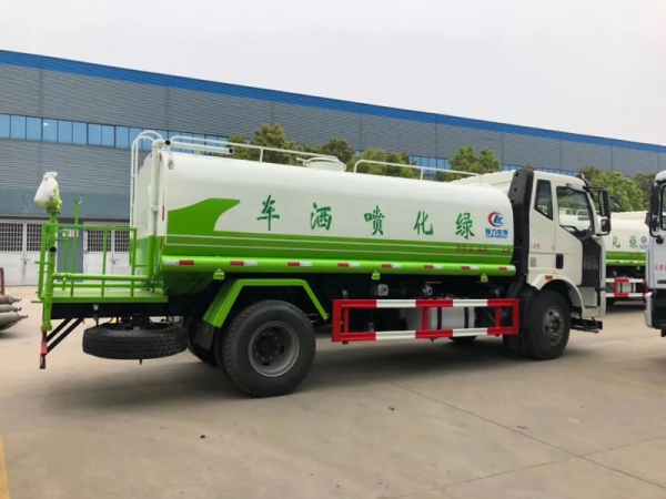 國(guó)六12-15噸解放灑水車(chē)