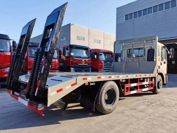 國(guó)六東風(fēng)錦程平板拖車