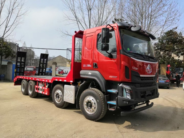 國六柳汽乘龍前四后八平板運輸車,挖機拖車