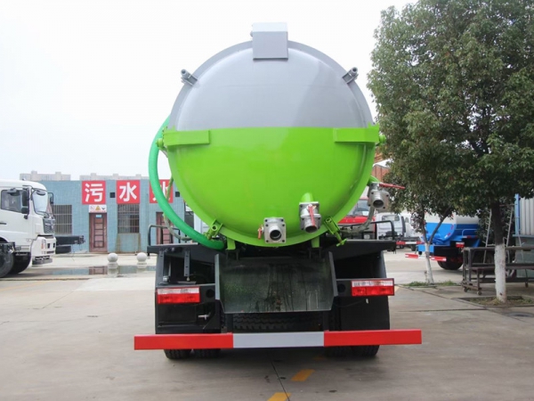東風D9吸污車罐體容積12方