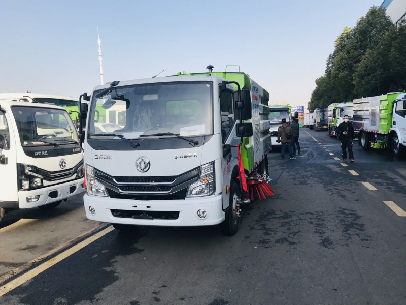 東風(fēng)多利卡5.5方掃路車