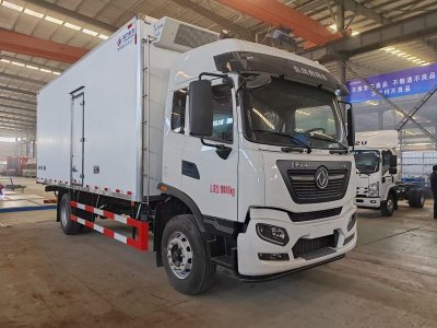 東風(fēng)天錦6.8米貨箱冷藏車(chē)，后部加裝液壓尾板超實(shí)惠